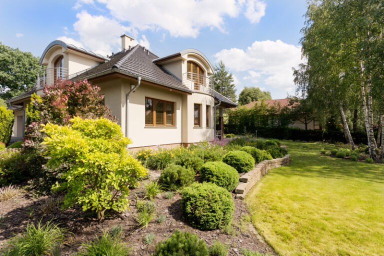 Propiedad con patio amplio para reuniones y convivencia al aire libre en Puebla.